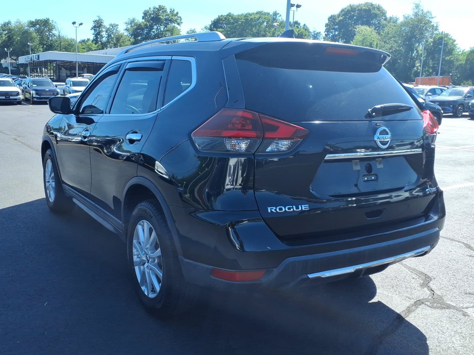 Used 2018 Nissan Rogue SV AWD/4WD image 8