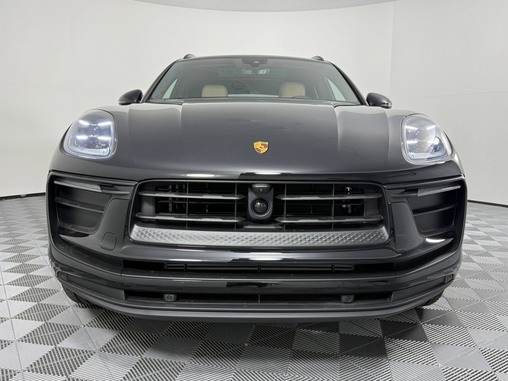 Certified 2026 Porsche Macan AWD/4WD image 6
