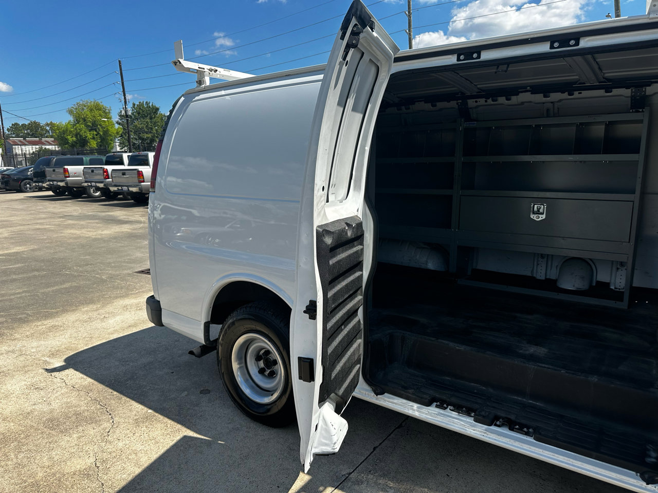 Used 2001 Chevrolet Express 1500 image 19
