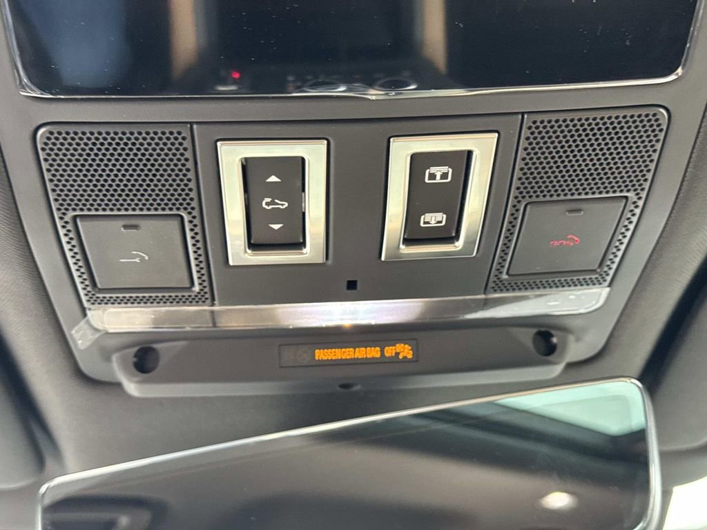 New 2026 Land Rover Defender 110 X-Dynamic SE image 23