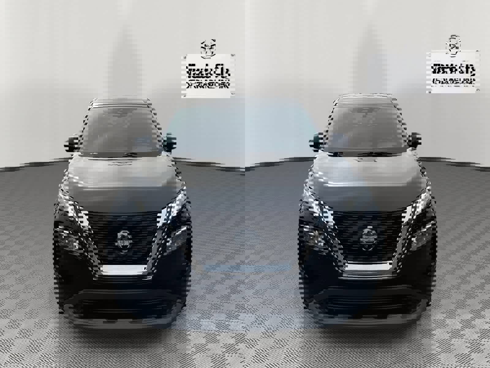 Used 2023 Nissan Rogue SV image 2