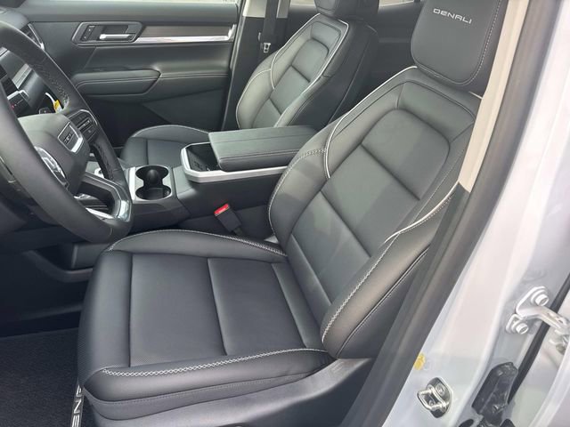 New 2026 GMC Terrain Denali w/ LPO, Black Badging Package image 24