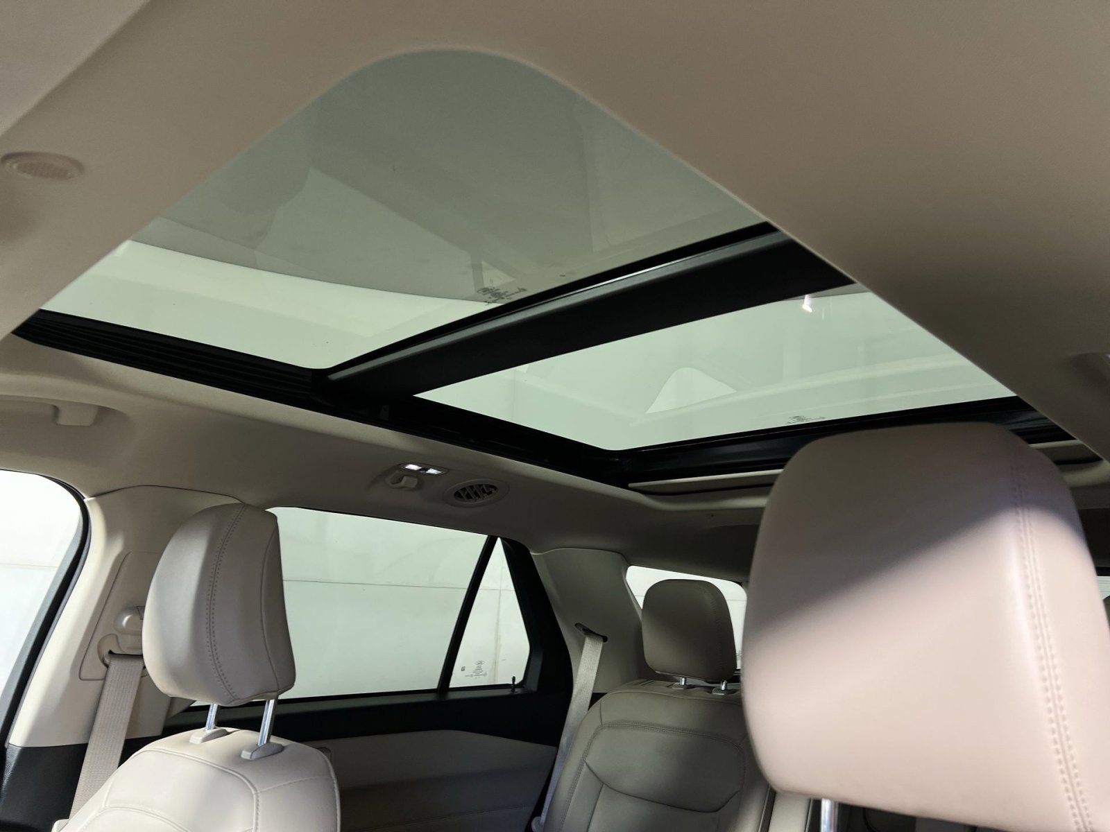 Used 2022 Ford Explorer XLT w/ Equipment Group 202A image 24