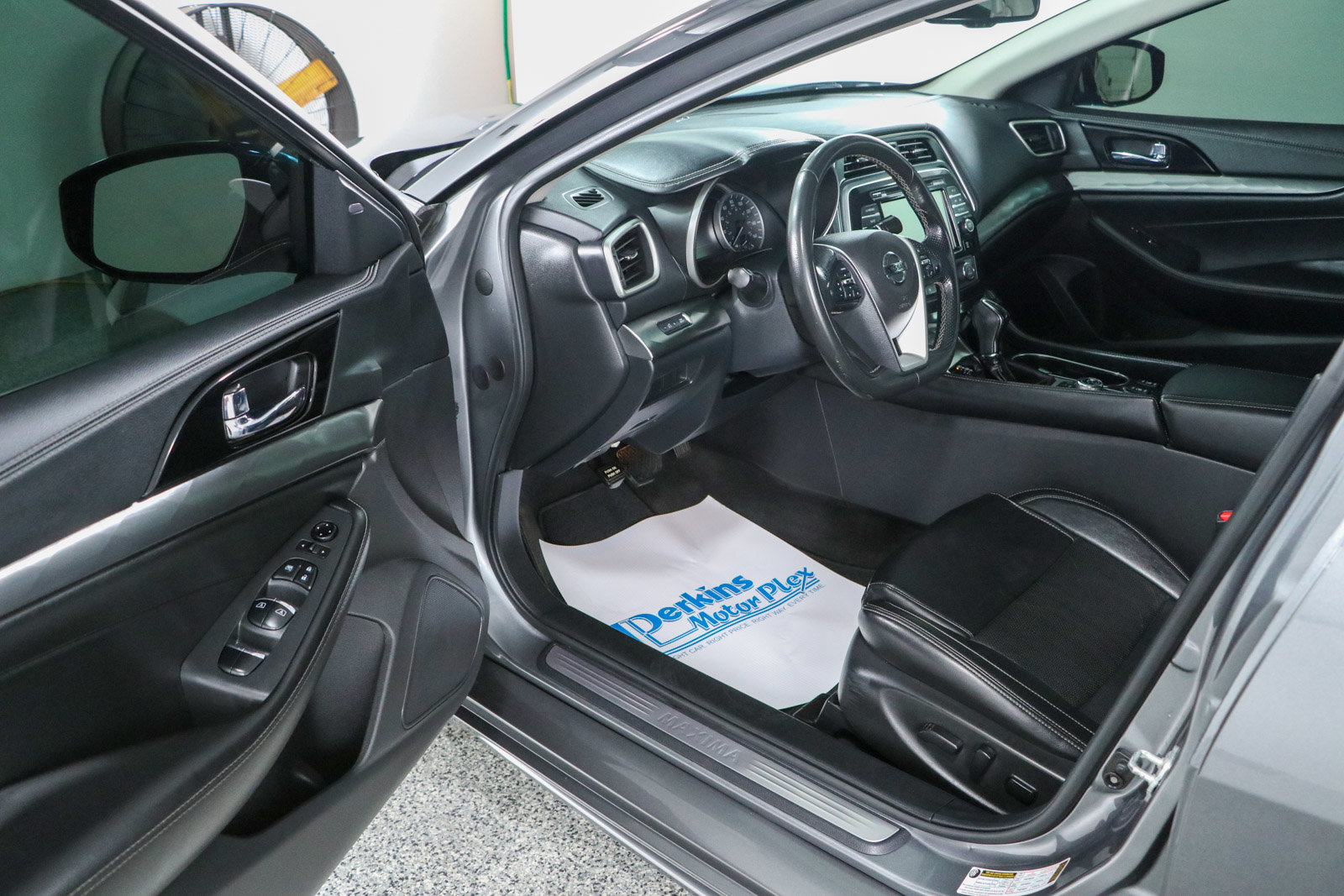 Used 2022 Nissan Maxima SV w/ Floor Mat Group FWD image 3