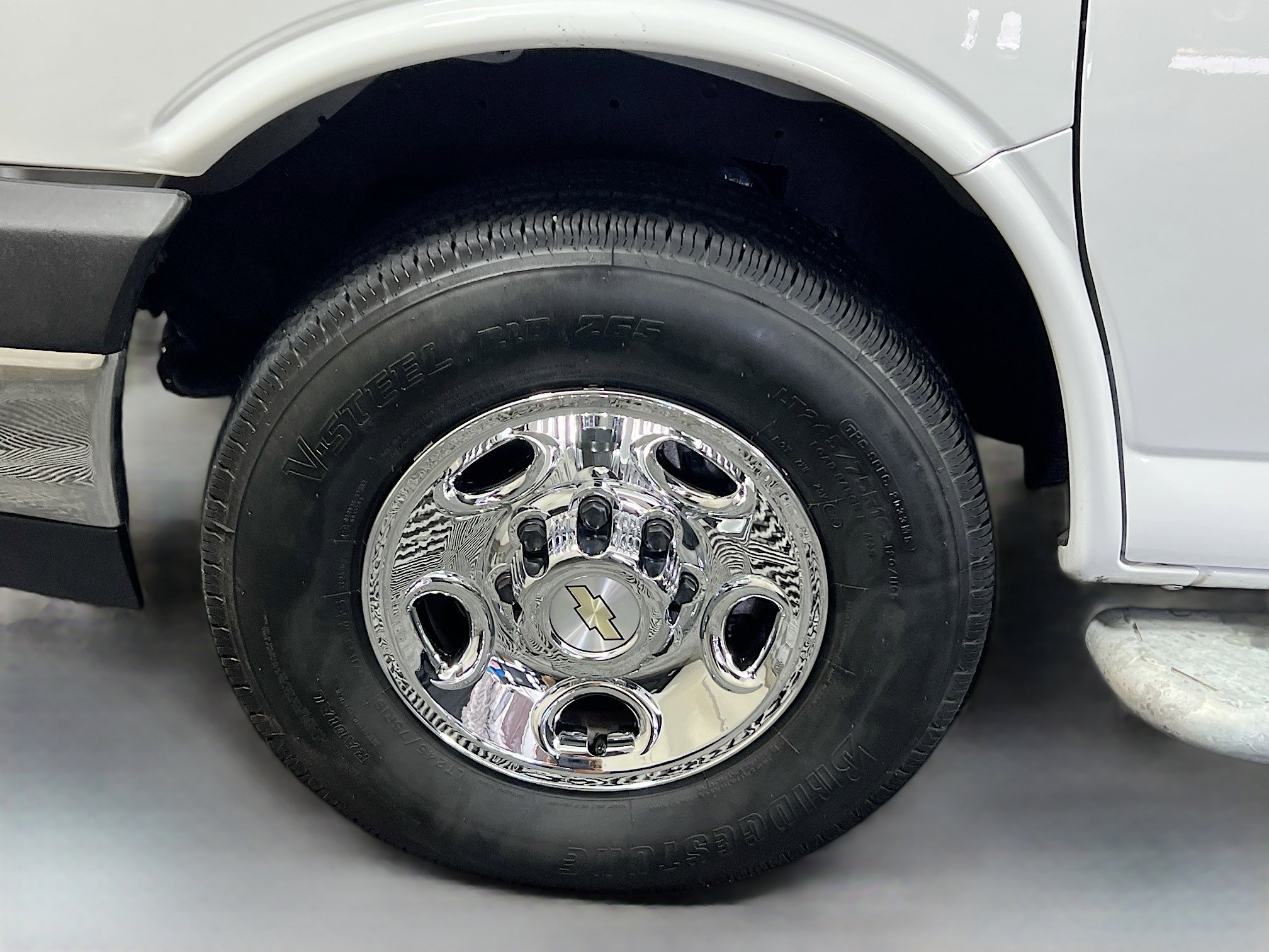 Used 2024 Chevrolet Express 2500 w/ Driver Convenience Package image 13