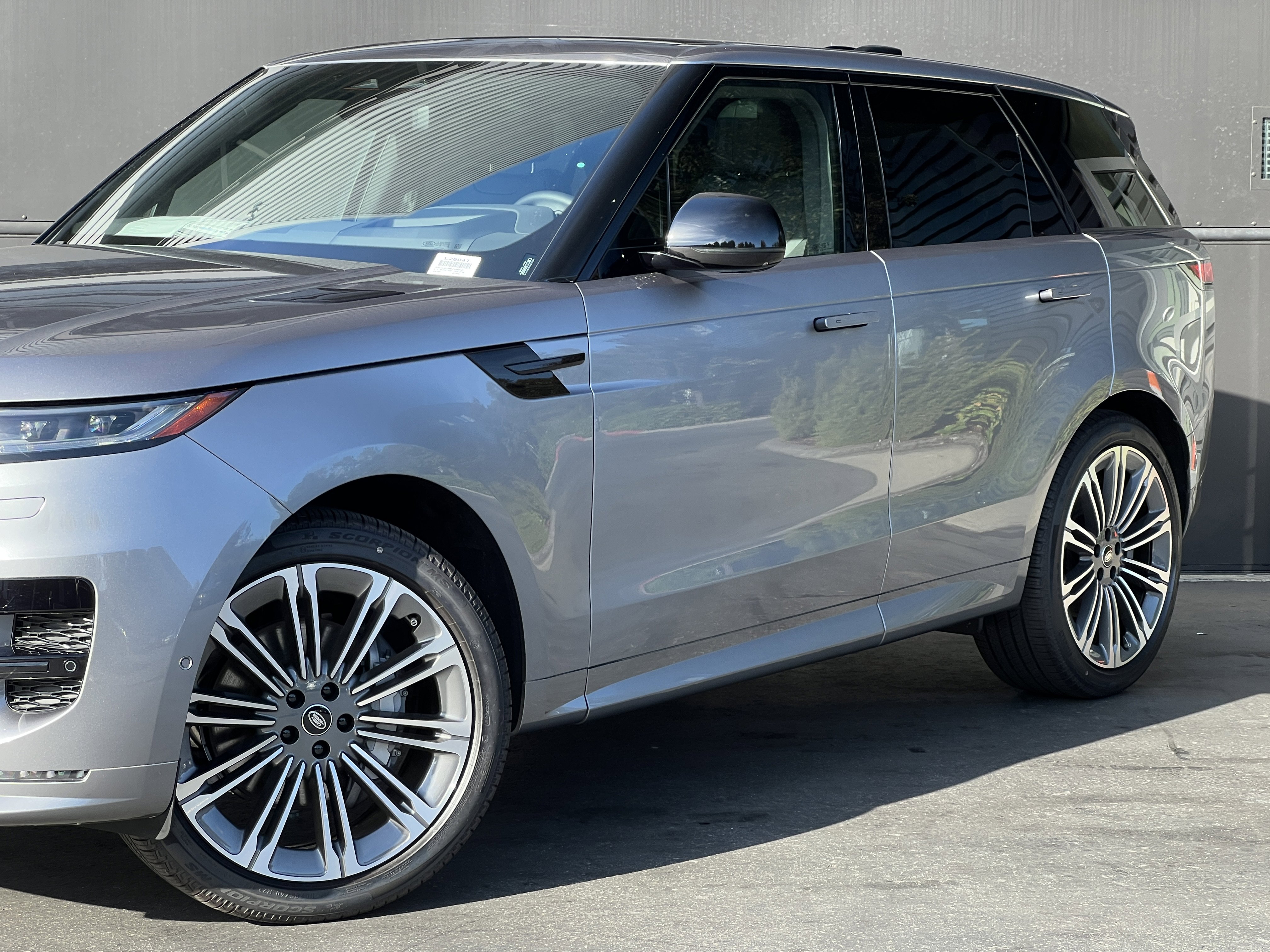 New 2025 Land Rover Range Rover Sport Dynamic SE image 2