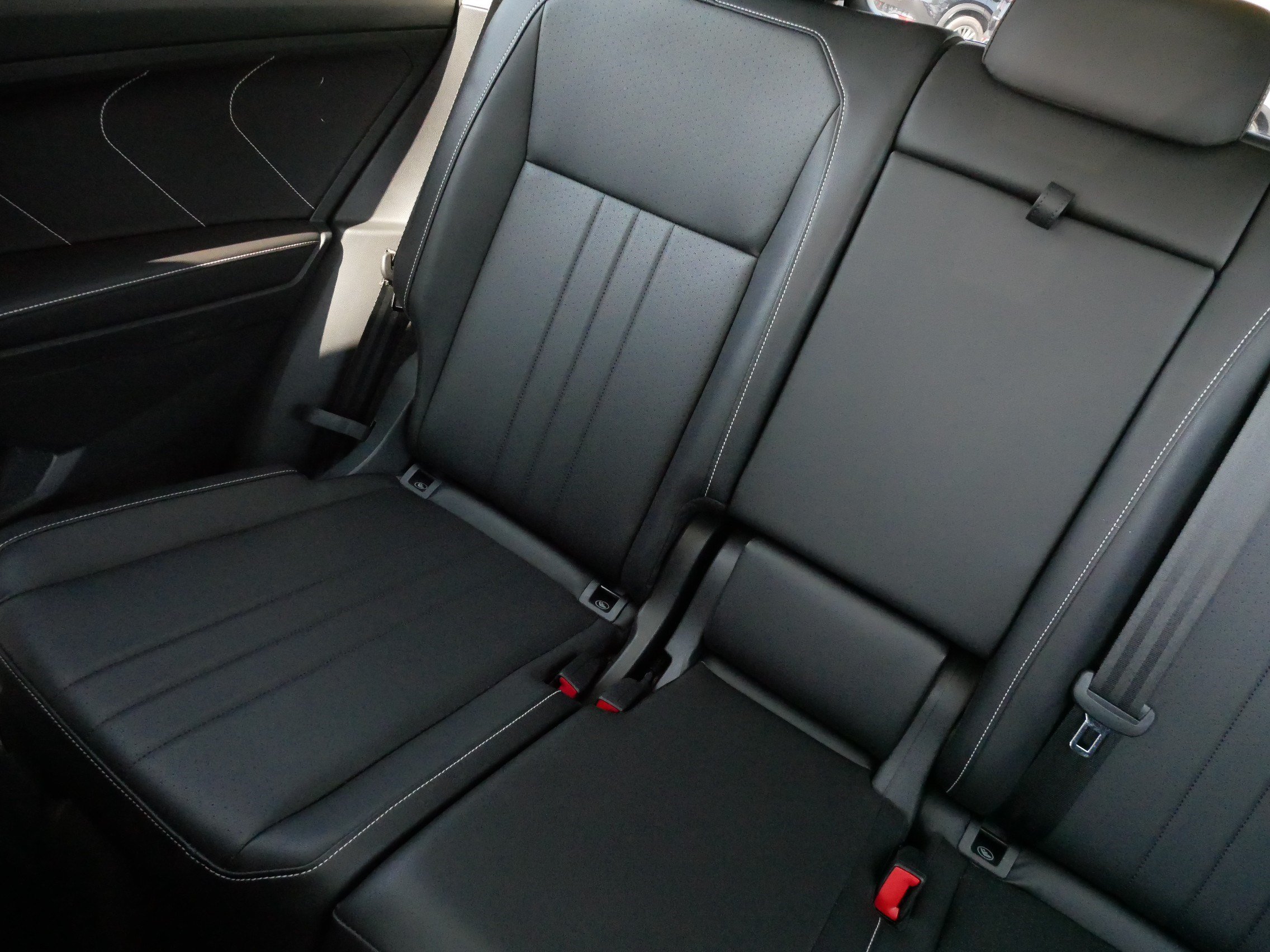 Certified 2023 Volkswagen Tiguan SE w/ Panoramic Sunroof Package AWD/4WD image 12