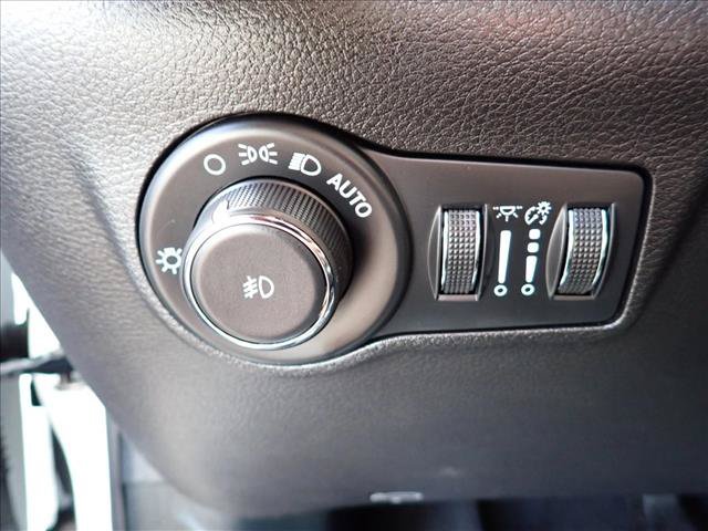 Used 2024 Jeep Compass Latitude AWD/4WD image 14