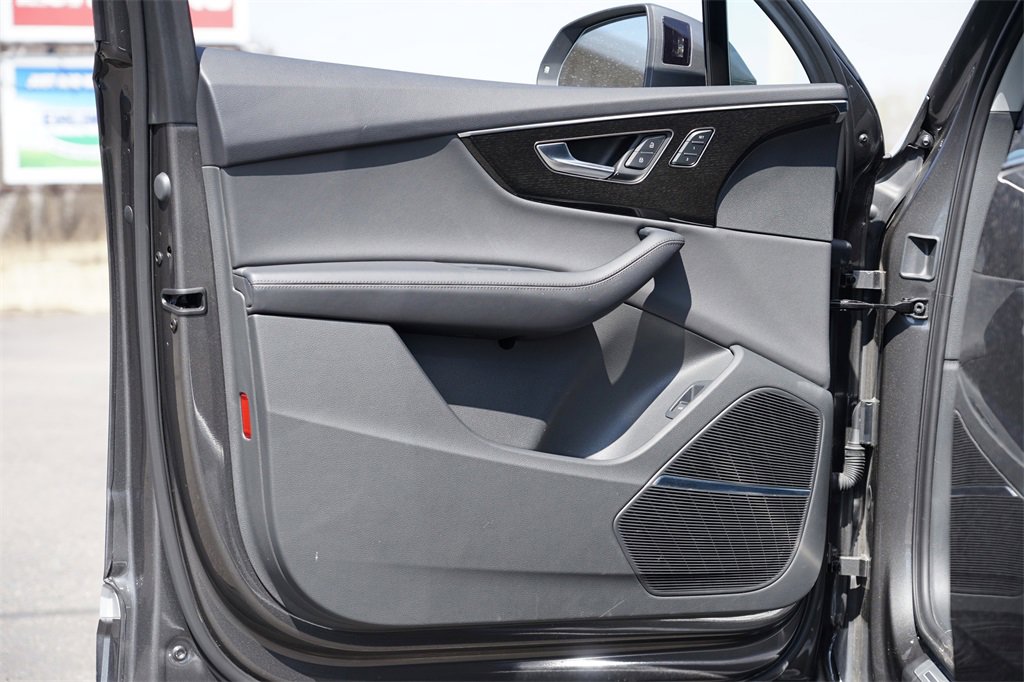 Used 2024 Audi Q7 3.0T Premium Plus image 14