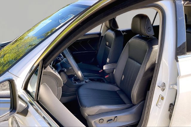 Used 2023 Volkswagen Tiguan SE AWD/4WD image 13