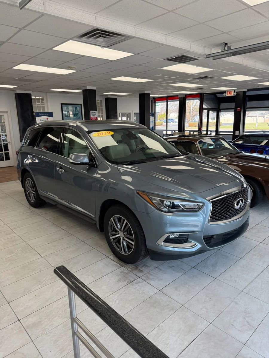 Used 2019 INFINITI QX60 Luxe w/ Essential Package image 3