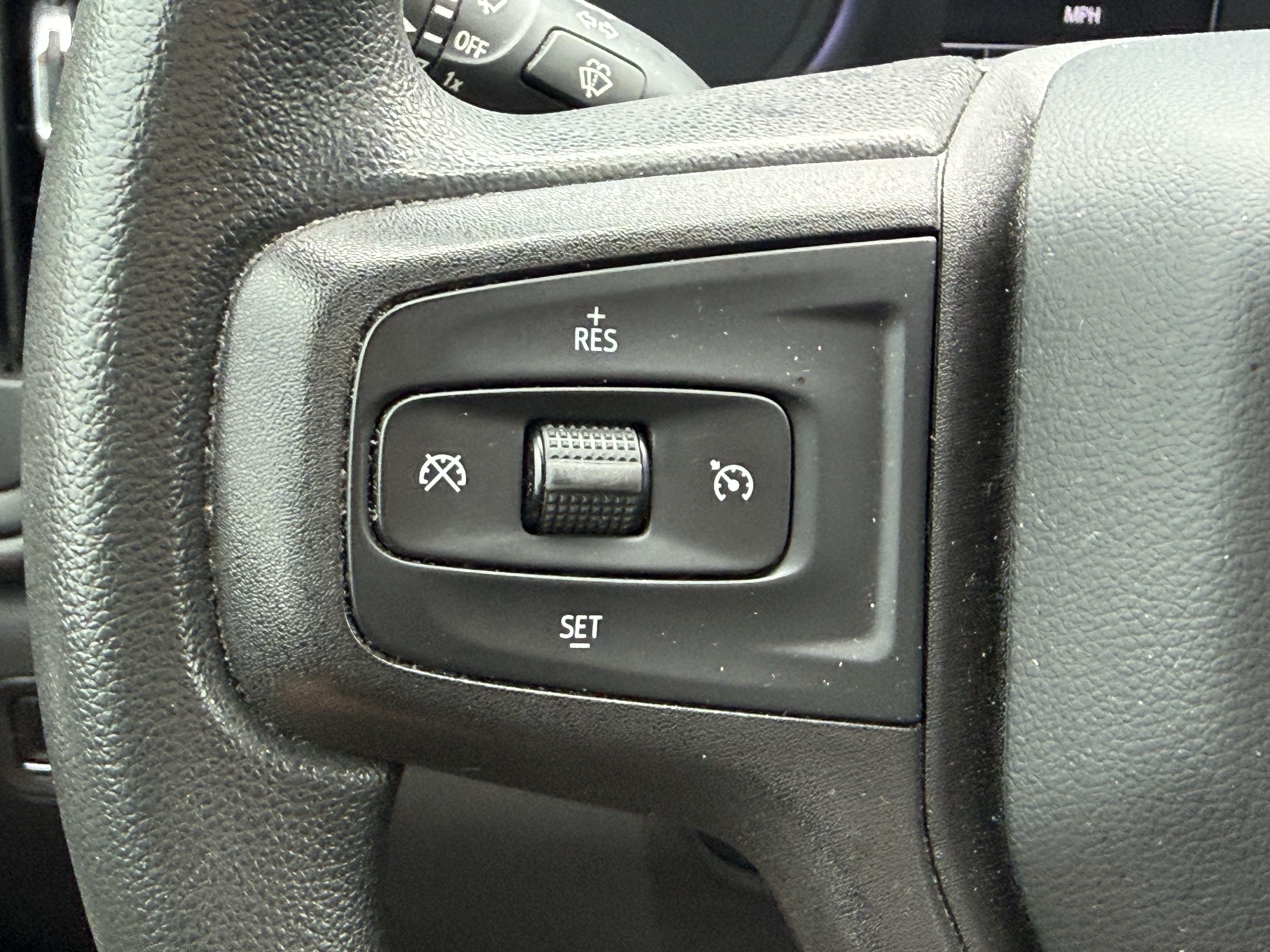 Used 2020 Chevrolet Silverado 1500 Custom w/ Custom Value Package RWD image 16