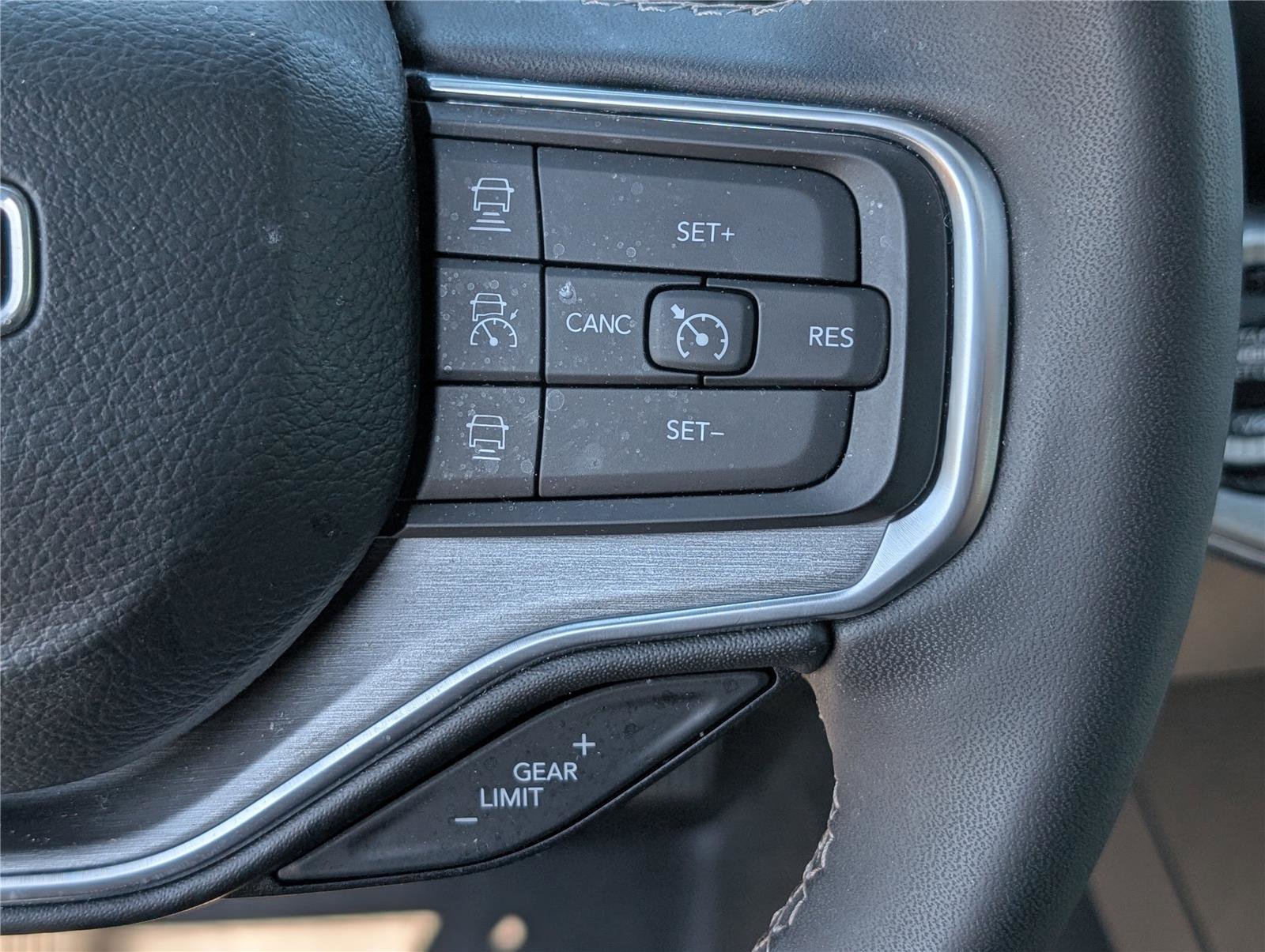 Used 2024 Jeep Wagoneer L Series II w/ Convenience Group I image 27