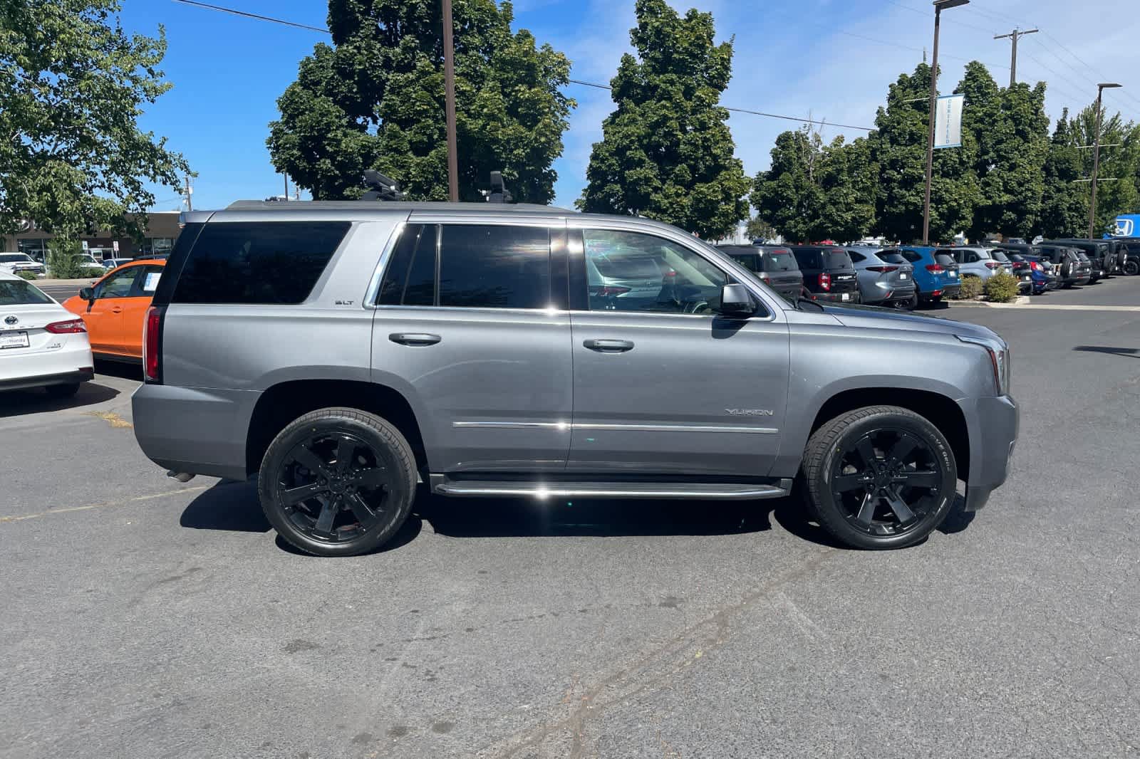 Used 2020 GMC Yukon SLT w/ Premium Edition AWD/4WD image 6