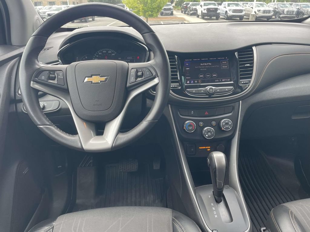 Used 2020 Chevrolet Trax LT w/ Sun & Sound Package AWD/4WD image 12