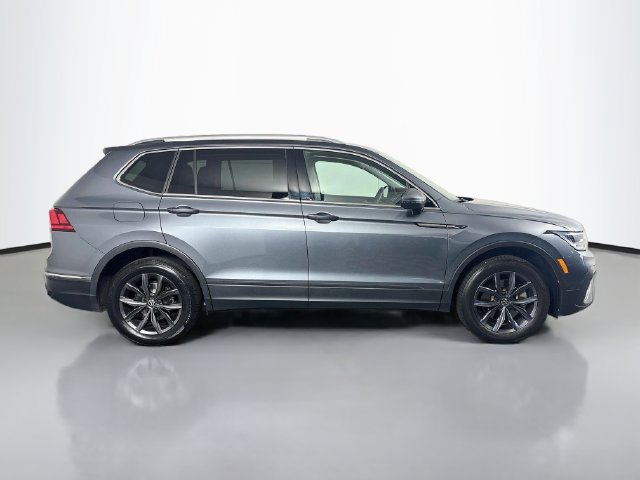 Certified 2023 Volkswagen Tiguan SE w/ Panoramic Sunroof Package AWD/4WD image 8