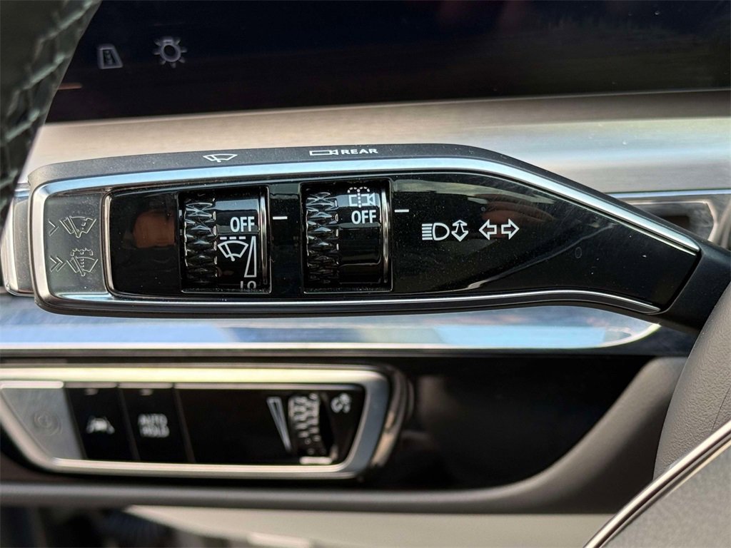 Used 2023 Cadillac Lyriq 2WD image 29