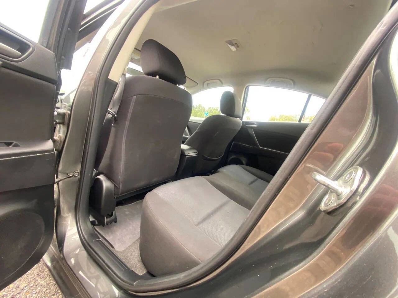 Used 2010 MAZDA MAZDA3 i Touring image 10