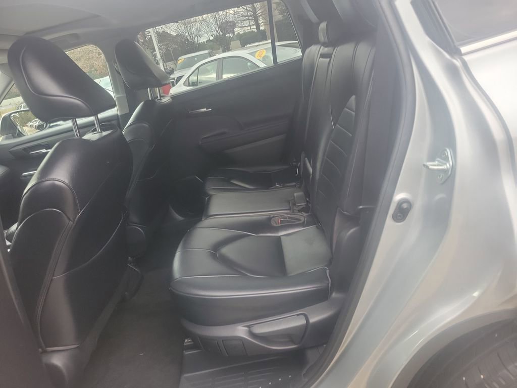 Used 2023 Toyota Highlander XLE image 16