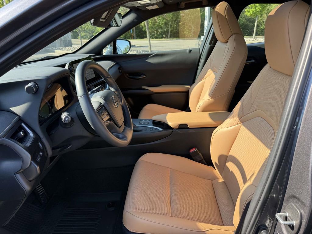Used 2024 Lexus UX 250h AWD w/ Premium Package image 14