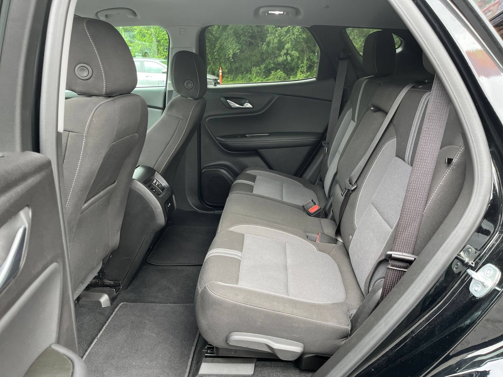 Used 2025 Chevrolet Blazer LT FWD image 27