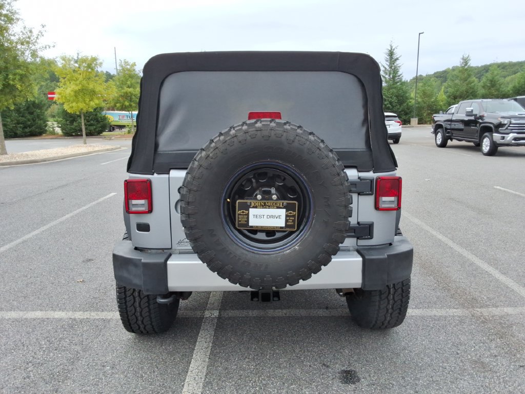 Used 2014 Jeep Wrangler Unlimited Sahara w/ Max Tow Package AWD/4WD image 6