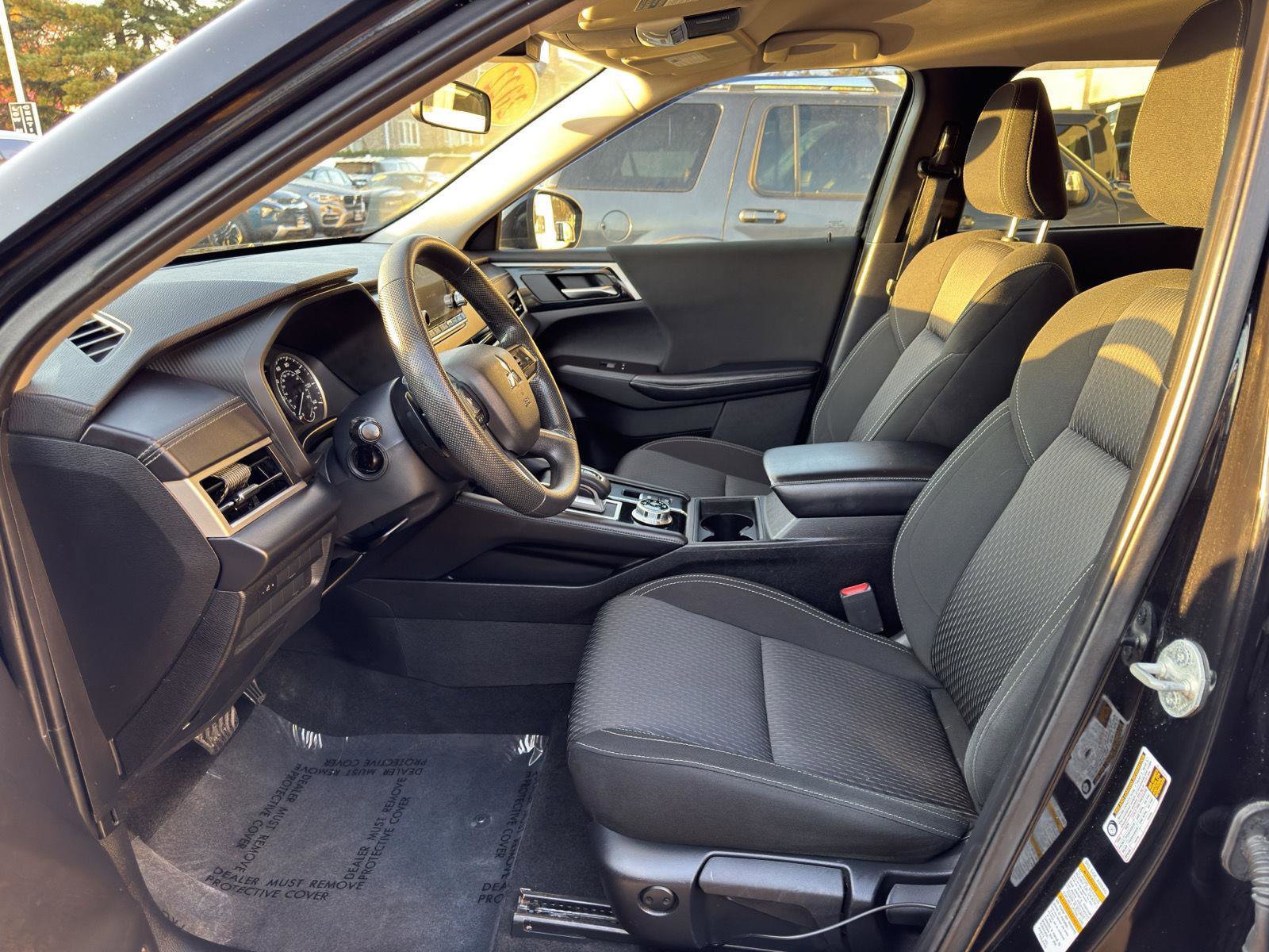 Used 2022 Mitsubishi Outlander ES image 21