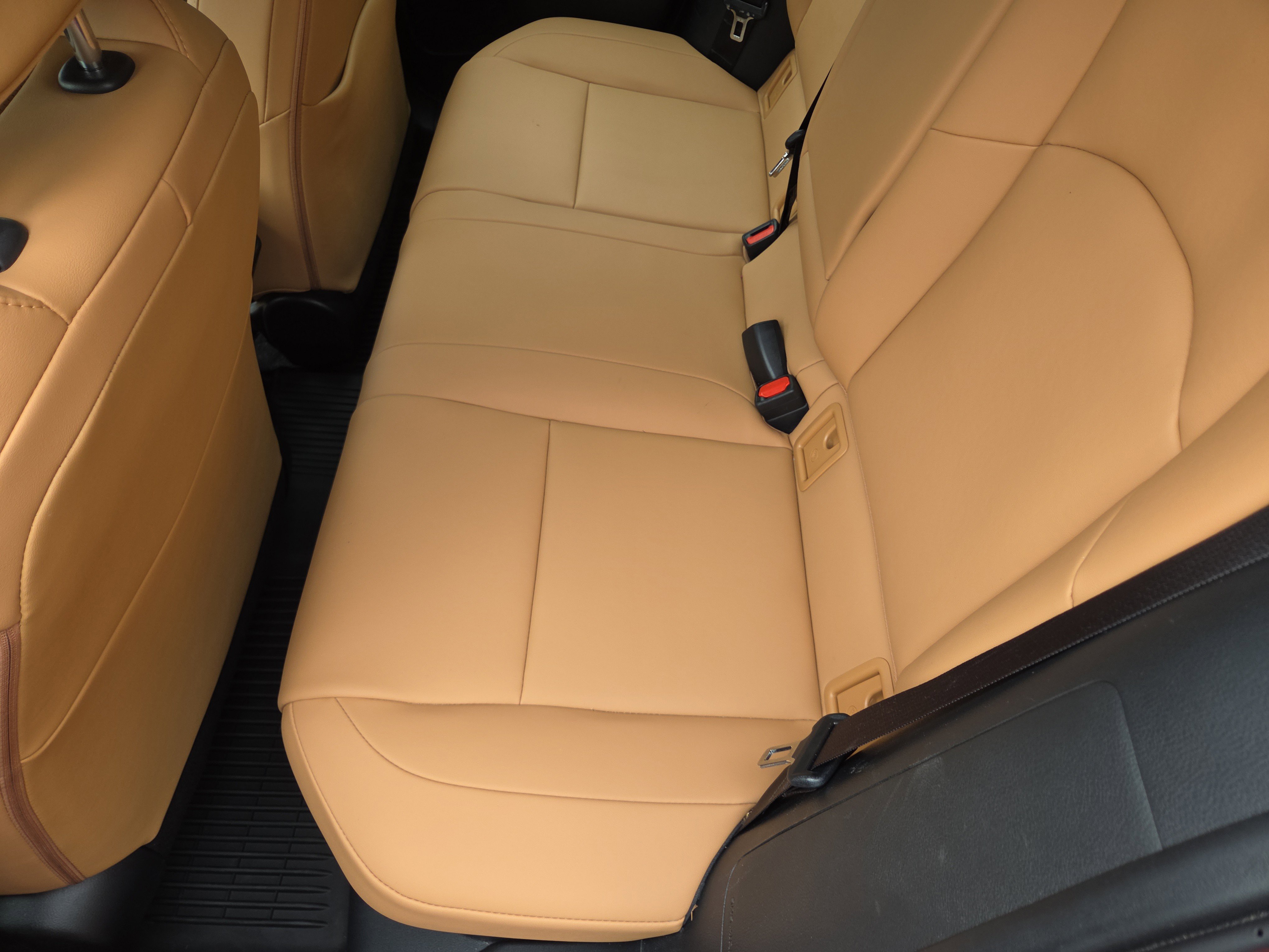 Used 2024 Lexus UX 250h AWD w/ Premium Package image 18