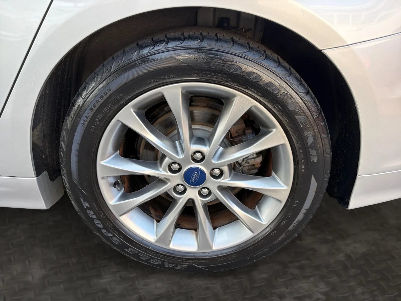 Used 2017 Ford Fusion SE FWD image 38