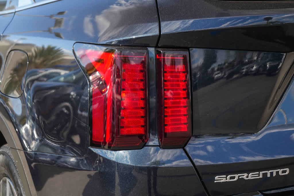 Certified 2023 Kia Sorento EX FWD image 9