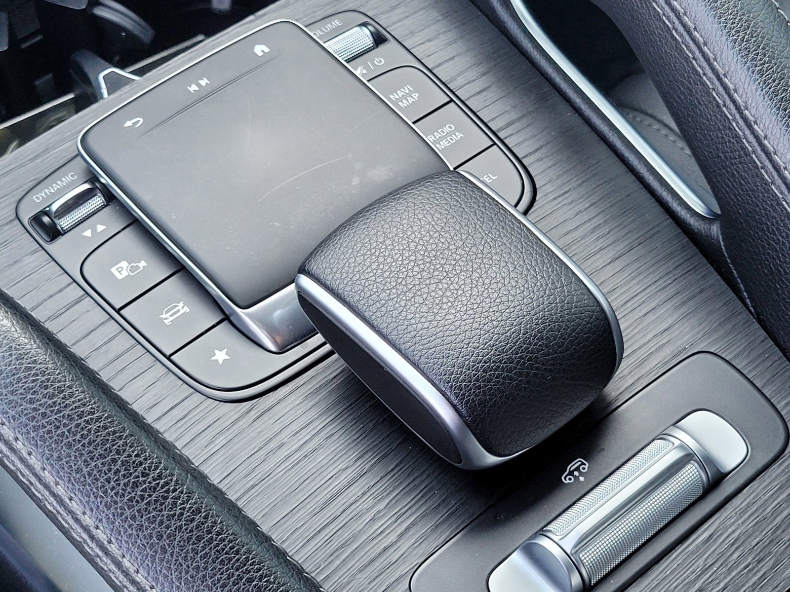 Used 2024 Mercedes-Benz GLS 450 4MATIC image 26