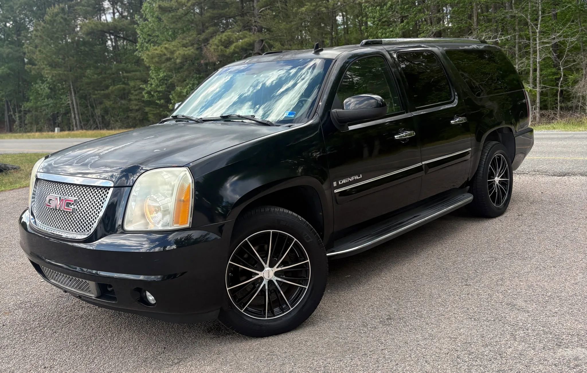 Used 2007 GMC Yukon XL Denali AWD/4WD image 2