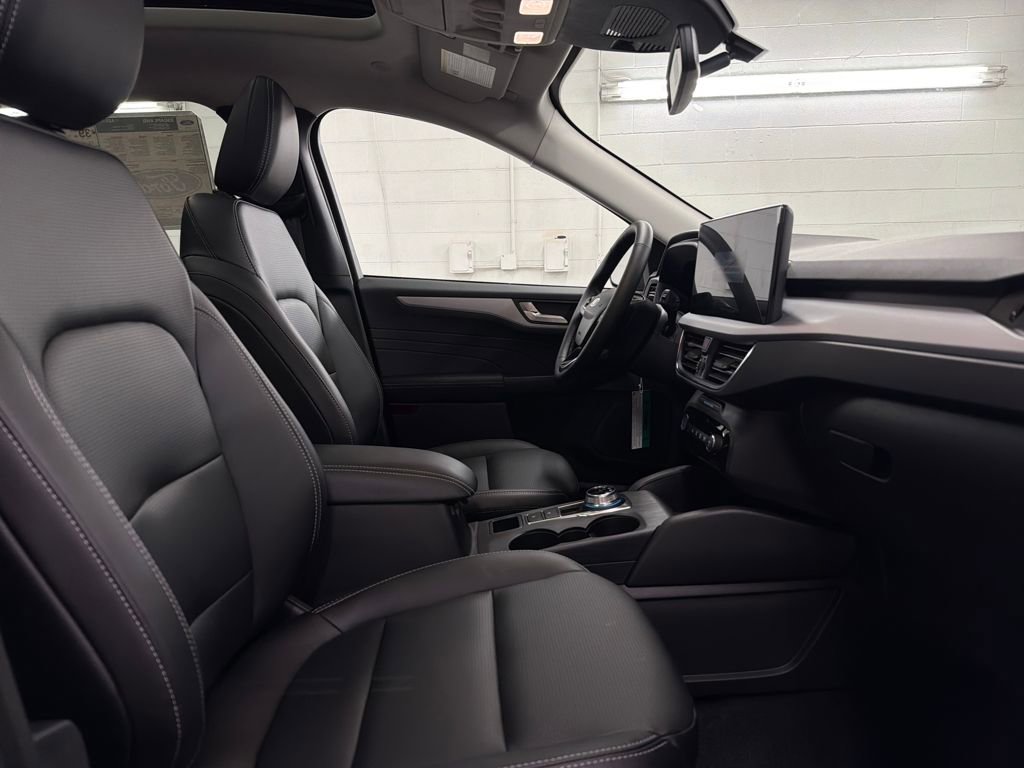 New 2026 Ford Escape Platinum w/ Class II Trailer Tow Package image 29