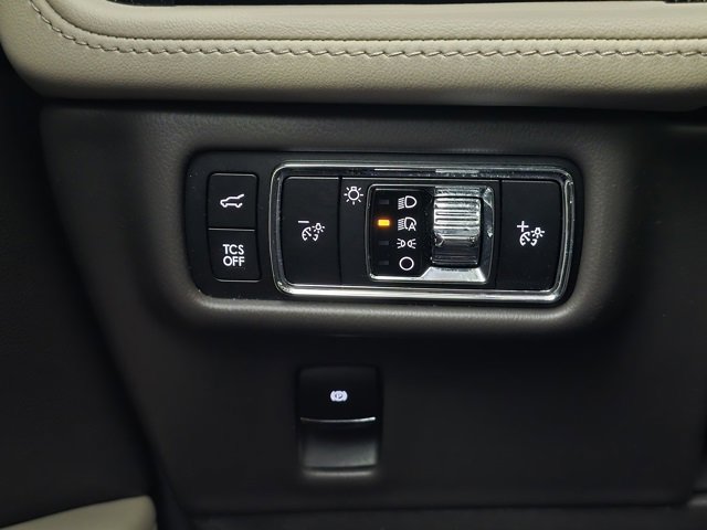 Used 2023 Lincoln Nautilus Reserve image 23