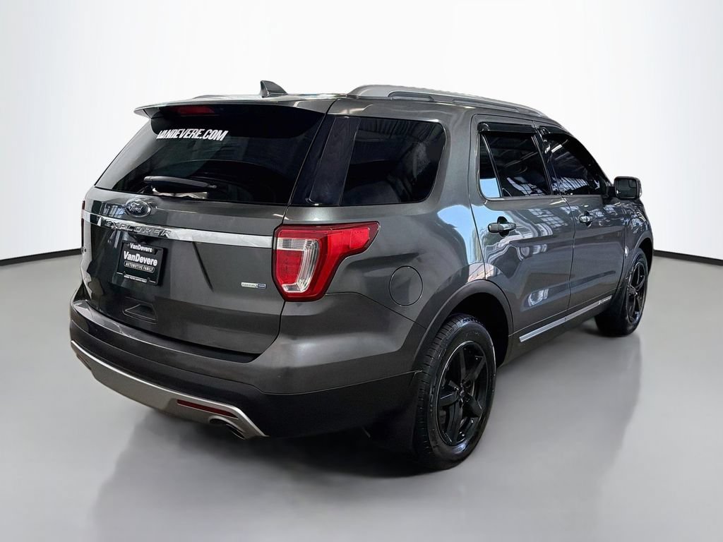 Used 2016 Ford Explorer XLT AWD/4WD image 9