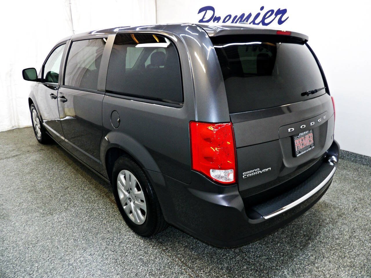 Used 2018 Dodge Grand Caravan SE w/ UConnect Hands-Free Group FWD image 4