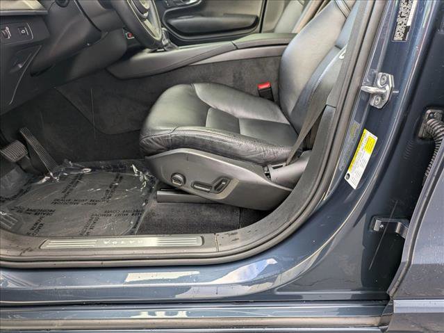 Used 2020 Volvo XC90 T6 Momentum w/ Protection Package Premier image 12