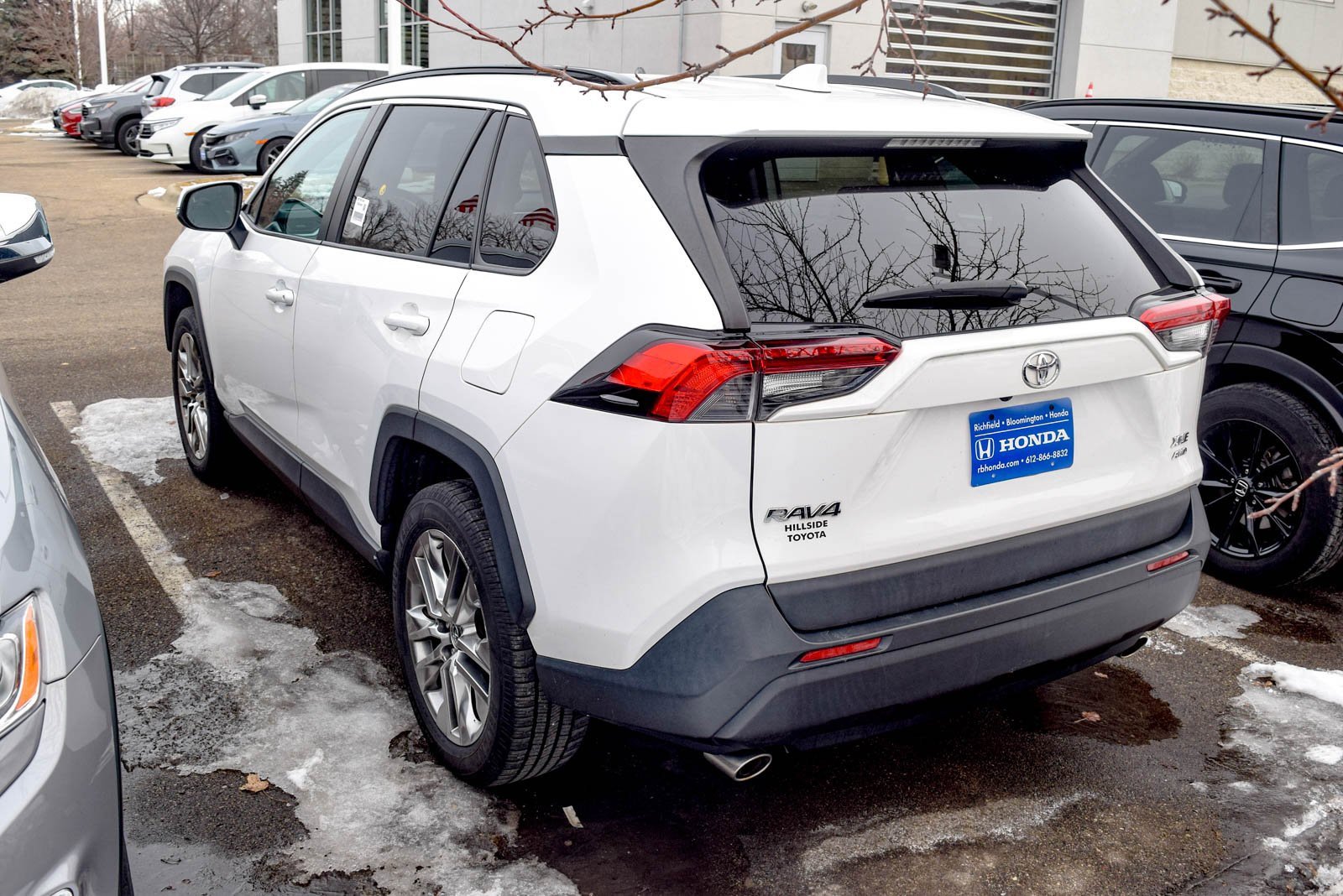 Used 2020 Toyota RAV4 XLE Premium image 3
