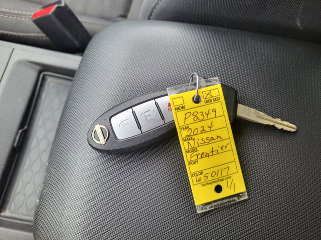 Used 2024 Nissan Frontier SV image 24