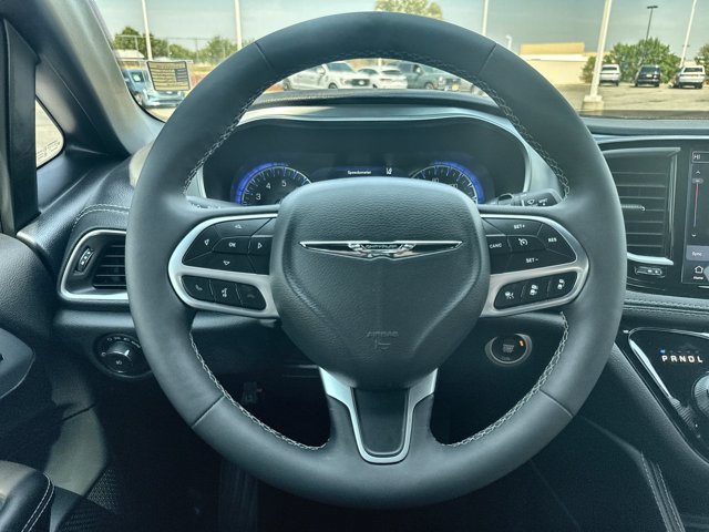 Used 2026 Chrysler Pacifica Limited AWD/4WD image 14