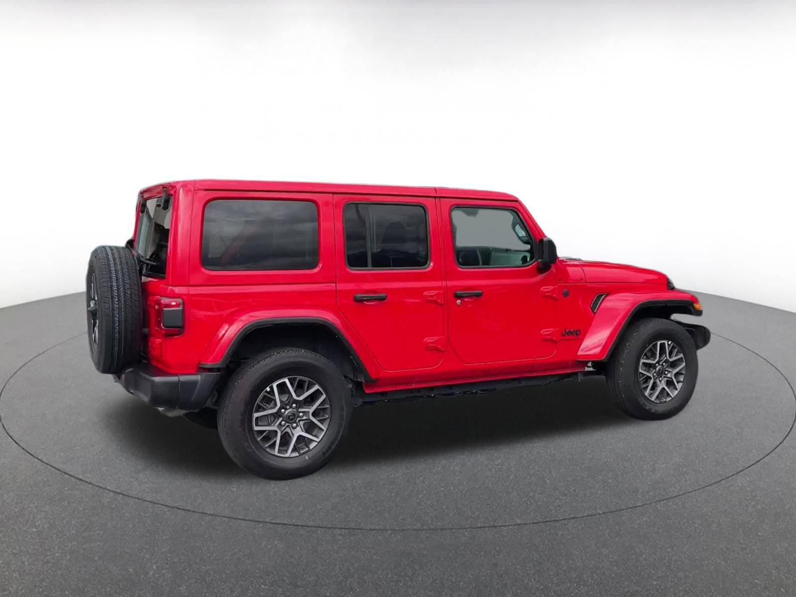 Used 2025 Jeep Wrangler Sahara image 15