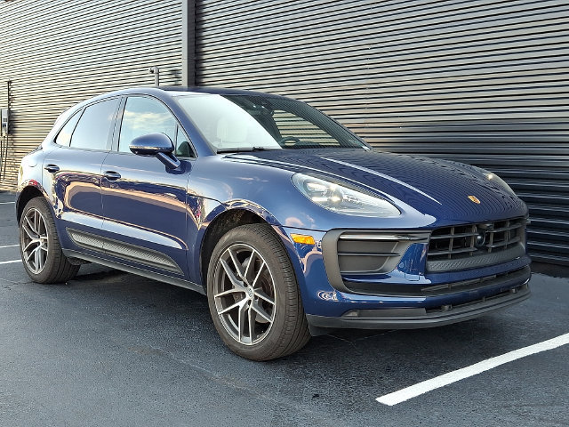 Certified 2026 Porsche Macan AWD/4WD image 9