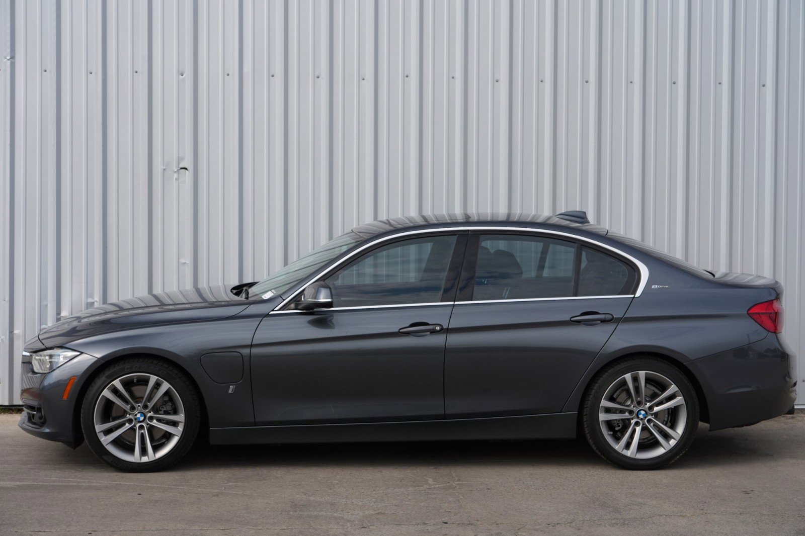 Used 2017 BMW 330e image 46