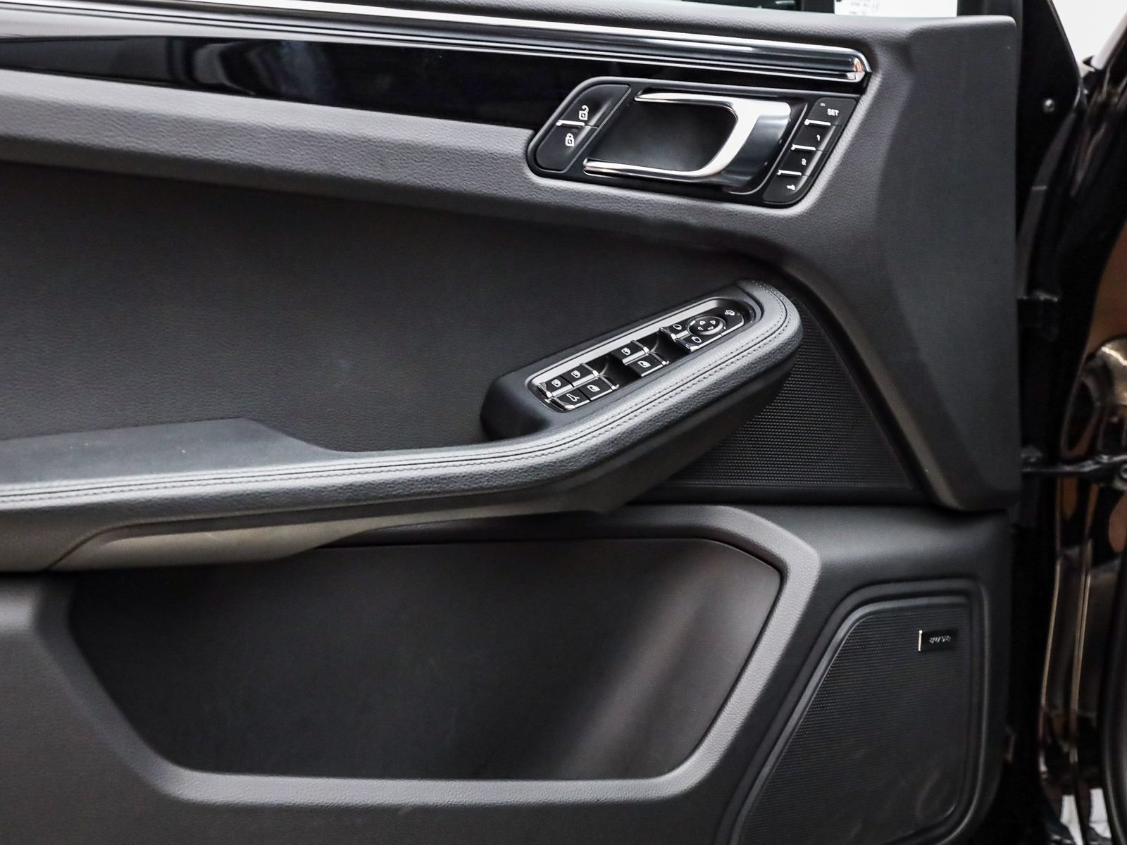 Certified 2026 Porsche Macan AWD/4WD image 24