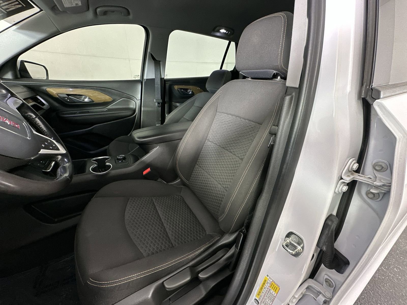 Used 2020 GMC Terrain SLE image 15