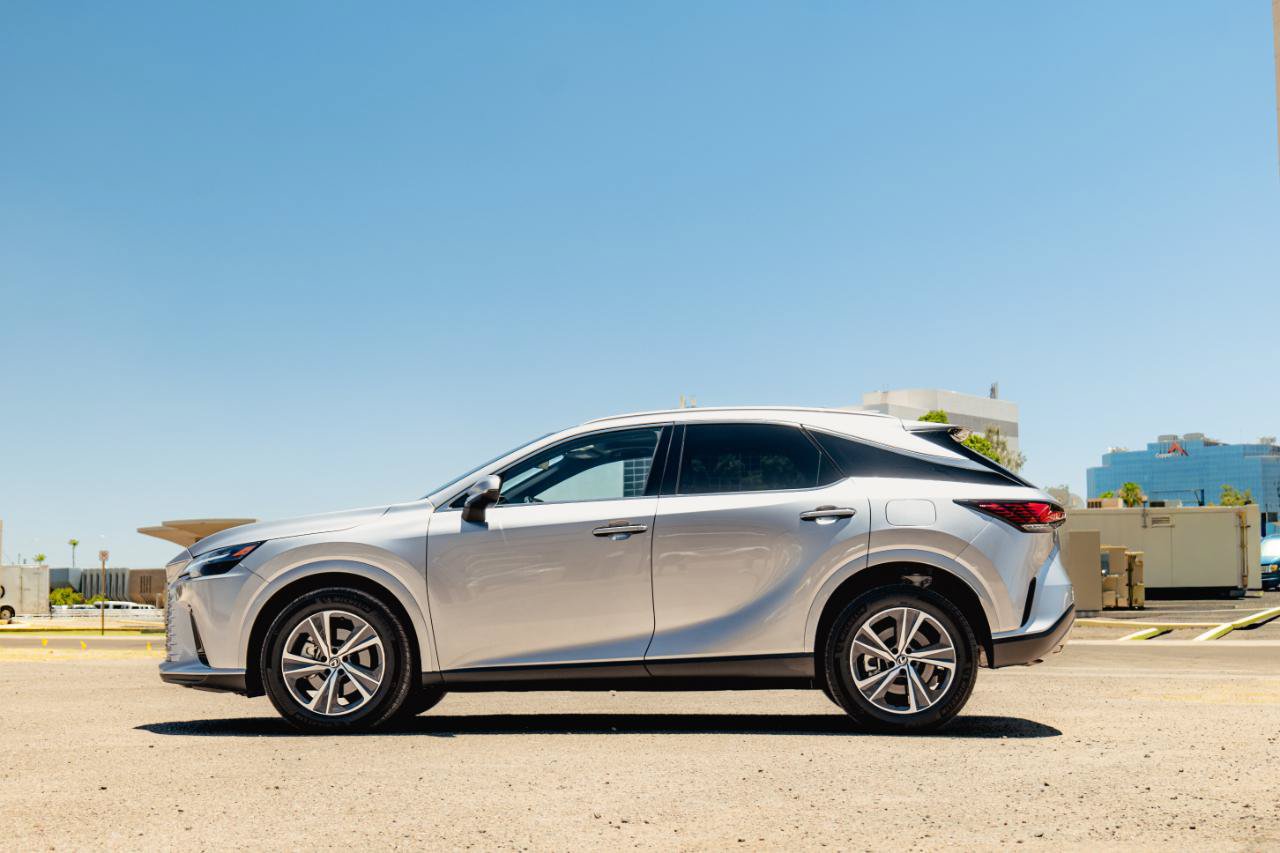 Used 2023 Lexus RX 350 Premium w/ Cold Area Package FWD image 2