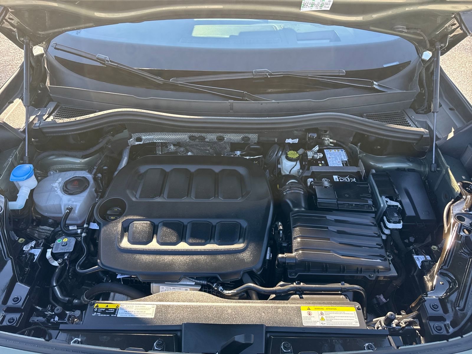 Certified 2025 Volkswagen Tiguan SEL R-Line image 23