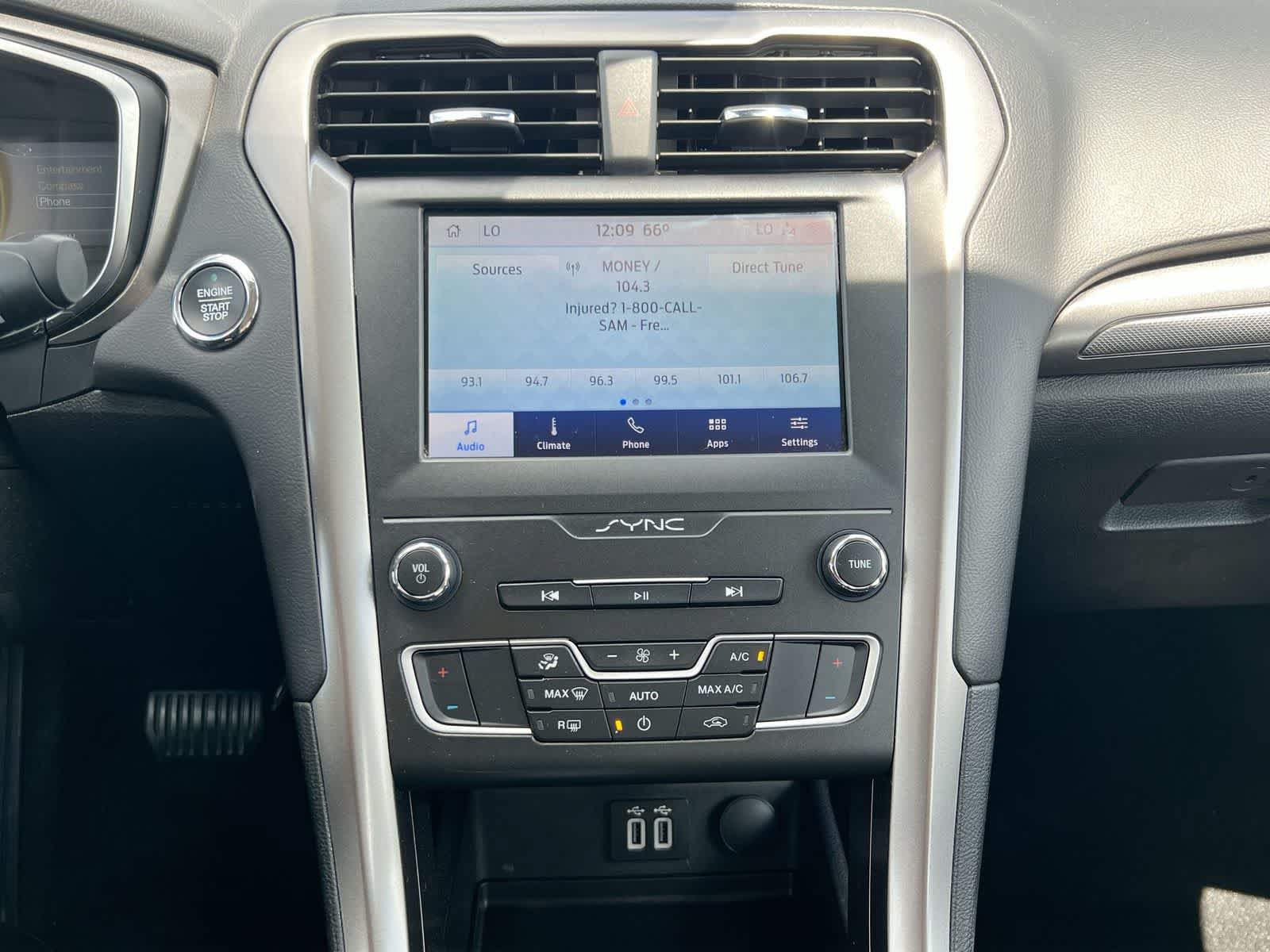 Used 2020 Ford Fusion SE FWD image 27