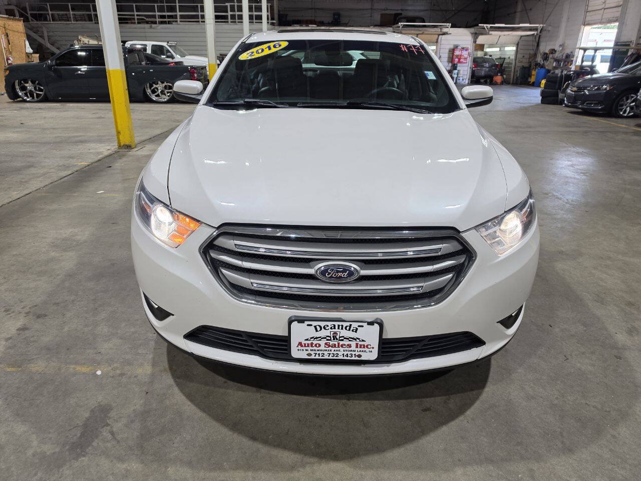 Used 2016 Ford Taurus SEL FWD image 19