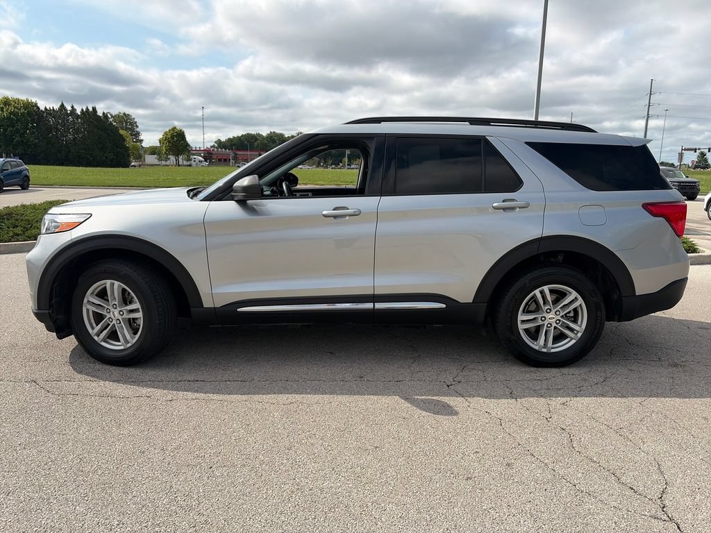 Used 2024 Ford Explorer XLT w/ Equipment Group 202A AWD/4WD image 4
